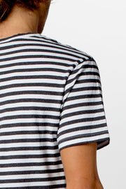 EVERYDAY STRIPE T-SHIRT CLASSIC CHARCOAL