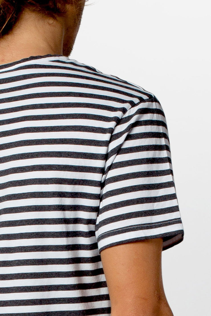 EVERYDAY STRIPE T-SHIRT CLASSIC CHARCOAL