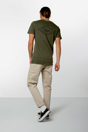 LABEL T-SHIRT DUSTED OLIVE