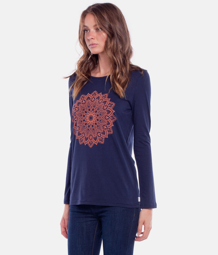 NAMASTE L/S TEE NAVY