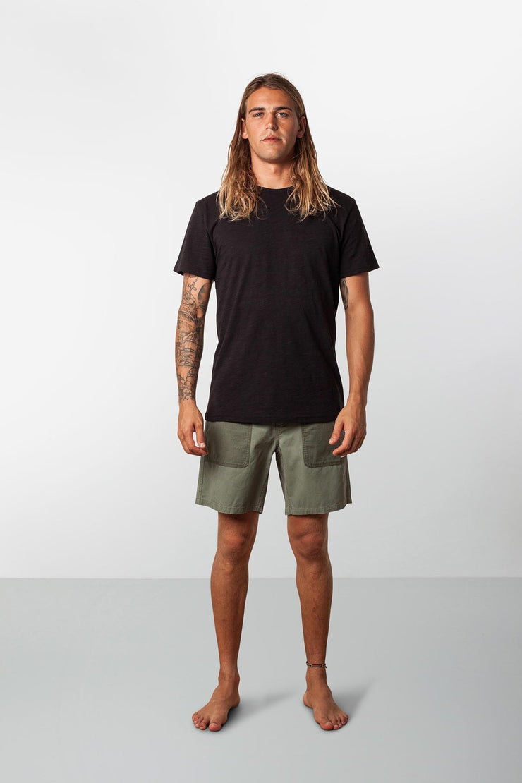 RHYTHM PATCHES MILITARY WALKSHORT OLIVE MODEL FRONT